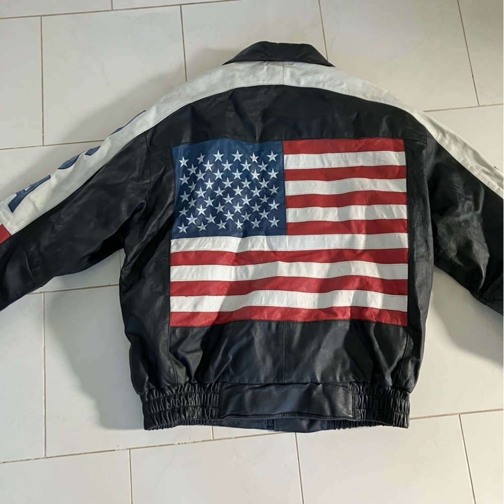 USA leather vintage bomber jacket. Big flag on the back Zip up.  EUC!